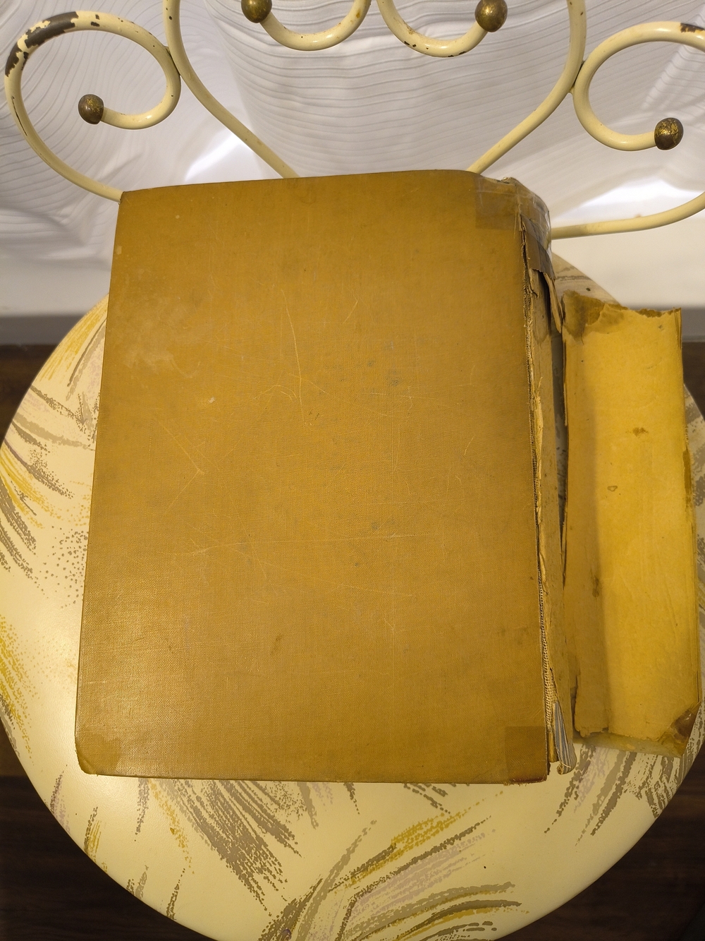 Rear Collectable Book - Picture 5 of 14